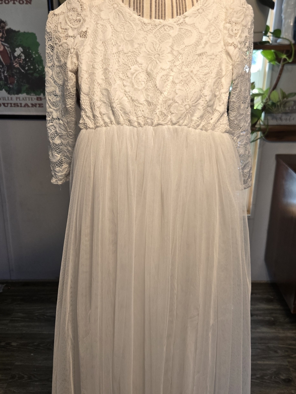 David's Bridal Ivory Lace & Tulle Girls Formal Dress